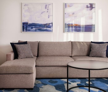 Suite, 1 King Bed (2 Rooms)
