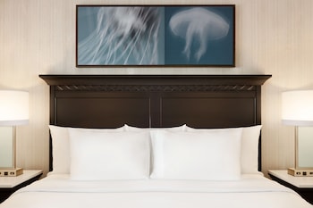 Suite, 1 King Bed, Allergy Friendly, Corner (Pure Wellness, In-room air purification)