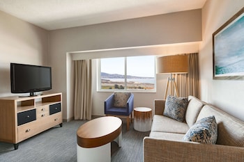Deluxe Suite, 1 King Bed, Accessible (Roll-in Shower)