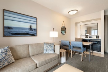 Suite, 1 King Bed, Accessible (Hearing)