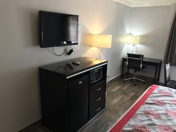 Room, 2 Queen Beds, Accessible, Non Smoking (Mobility, Bathtub w/Grab Bars)