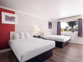 Room, 2 Queen Beds, Accessible, Non Smoking (Mobility, Bathtub w/Grab Bars)