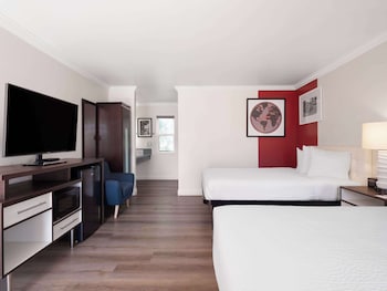 Room, 2 Queen Beds, Accessible, Non Smoking (Mobility, Bathtub w/Grab Bars)
