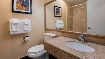 Standard Room, 1 Queen Bed, Accessible, Bathtub