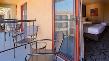 Standard Room, 2 Queen Beds, Non Smoking, Pool View