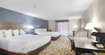 Standard Room, 2 Queen Beds, Non Smoking, Pool View