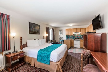 Suite, 1 King Bed, Non Smoking, Jetted Tub (Kitchen)
