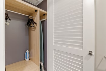 Standard Room, 1 King Bed (Worklife)