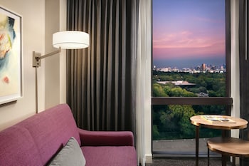 Standard Room, 1 King Bed, City View