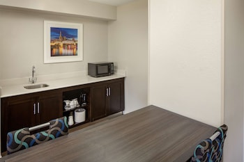 Suite, 1 King Bed, Accessible, Bathtub (Mobility/Hearing)