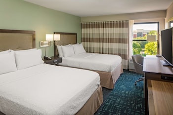 Room, Accessible (Roll-in Shower)