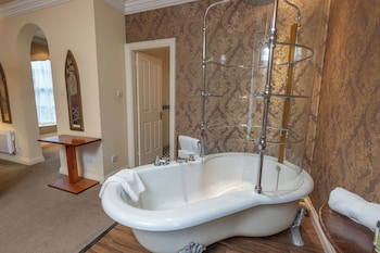 Superior Room, 1 King Bed, Non Smoking, Garden View (Larger Room)