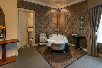 Superior Room, 1 King Bed, Non Smoking, Garden View (Larger Room)