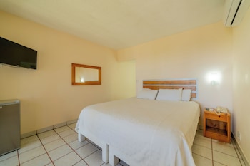 Standard Room, 1 King Bed, Partial Ocean View
