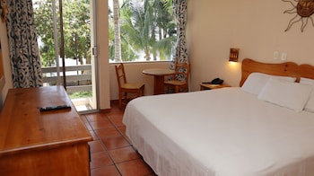 Standard Room, 1 King Bed, Partial Ocean View