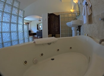 Honeymoon Room, Garden View