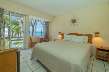 Standard Room, 1 King Bed, Partial Ocean View