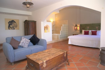 Honeymoon Room, Garden View