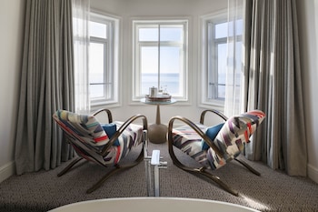 Suite, Sea View, Corner