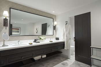 PASEO VILLA - KING BED