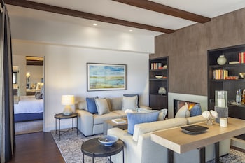 ONE BEDROOM SPA PENTHOUSE SUITE - KING BED