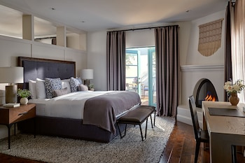 PASEO SUITE - KING BED