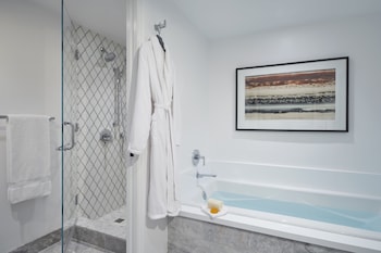 FONTANA SUITE - KING BED