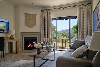 FIREPLACE SUITE - TWO QUEEN BEDS