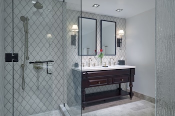 FIREPLACE SUITE - TWO QUEEN BEDS
