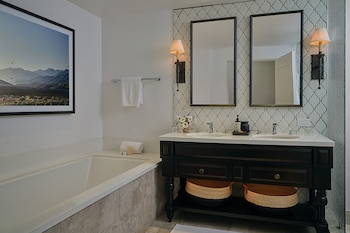 OJAI LUXURY ROOM - KING BED