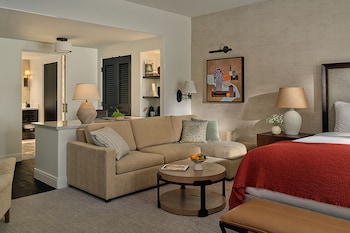 FIREPLACE MINI SUITE - KING BED