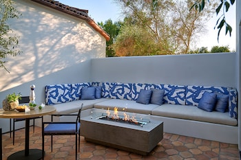 PASEO SUITE - KING BED