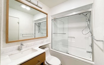 Town Center Studio With Kitchenette