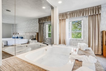 Town Center One Bedroom VIP