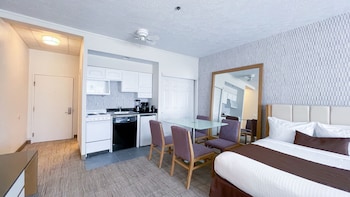 Town Center Studio With Kitchenette