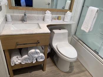 Town Center Studio With Kitchenette