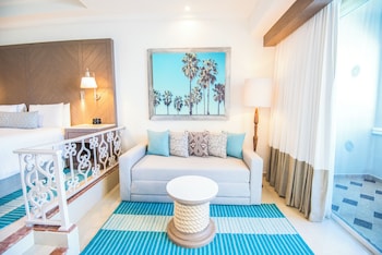 Junior Suite Ocean Front King