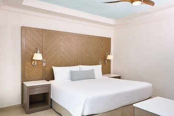 Sun Club Master Suite Ocean Front King