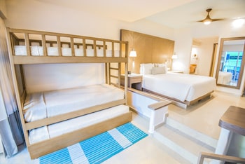 Family Junior Suite, King Bunk and Trundle Bed
