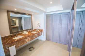 Master Suite Ocean View King