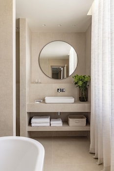 Caesar Suite