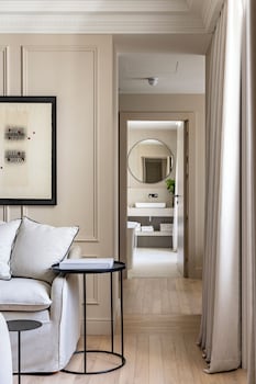 Caesar Suite