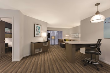 Suite (1 King Bed)