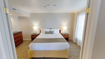 Signature Suite, 1 King Bed with Sofa bed, Accessible, Kitchen