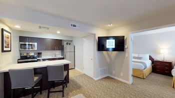 Signature Suite, 1 King Bed with Sofa bed, Accessible, Kitchen