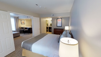 Signature Suite, 1 King Bed with Sofa bed, Accessible, Kitchen