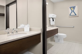 Room, 2 Queen Beds, Accessible (Two Queen Accessible Guestroom)