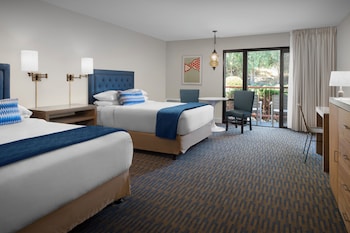 Standard Room, 2 Queen Beds (Two Queen Guestroom)