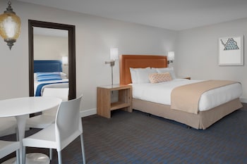 Suite, Multiple Beds (King Family Duo)