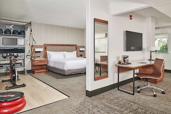 Room, 1 King Bed, Accessible (Mobility & Hearing, Roll-in Shower)